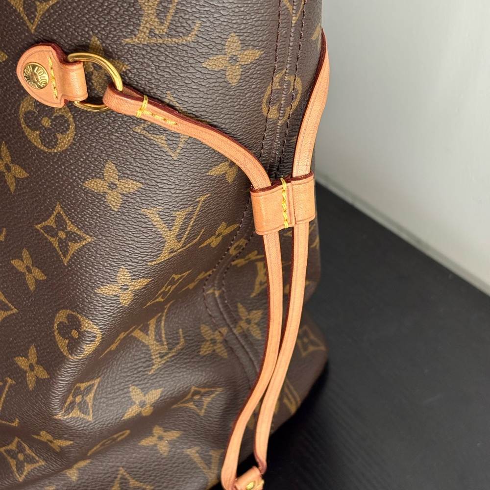 Louis Vuitton Monogram Neverfull MM - Picture 15 of 16